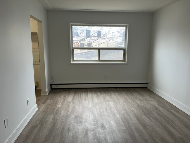 Photo - 21 Stirling Ave S Unit 8