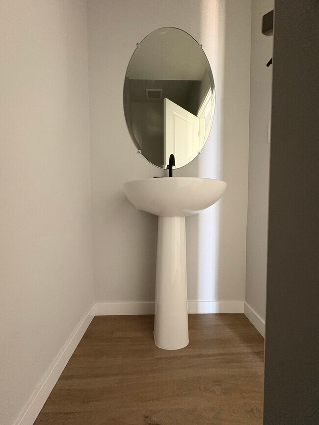 Photo - 9443 Danube St