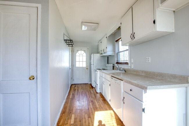 Photo - 3 Bedroom Single Family Rental - Fenced in yard