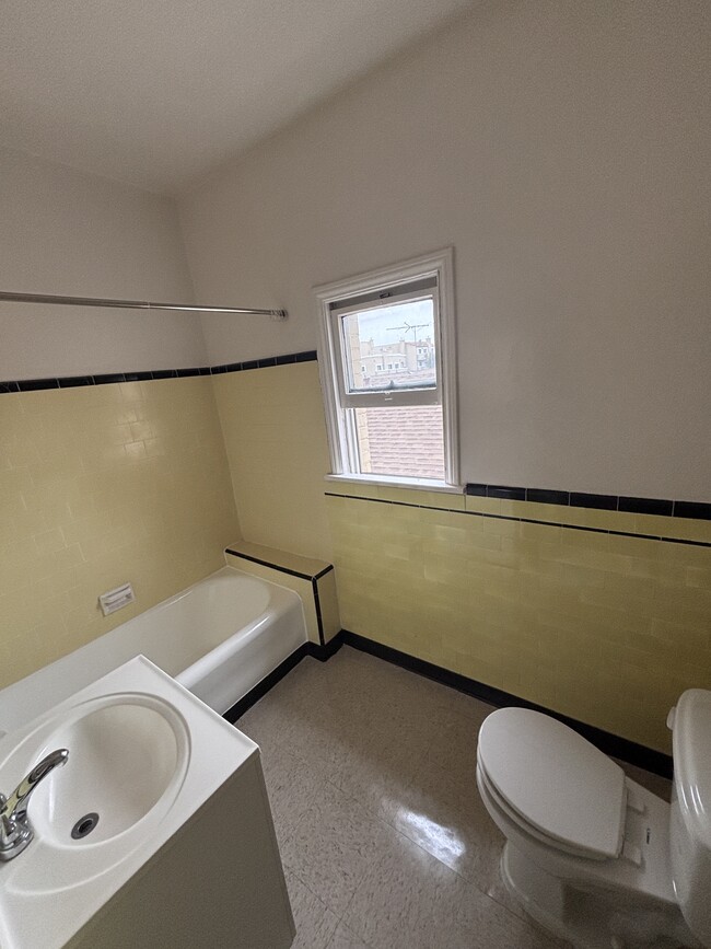 Photo - 449 S Cloverdale Ave
