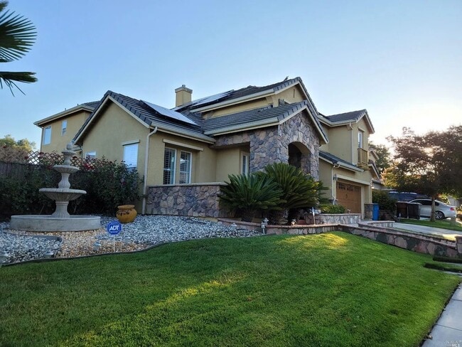 Photo - 332 Ring Neck St