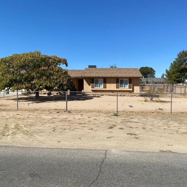 3 BEDROOM APPLE VALLEY HOME - 3 BEDROOM APPLE VALLEY HOME
