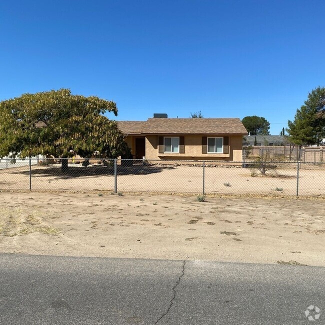 Building Photo - 3 BEDROOM APPLE VALLEY HOME