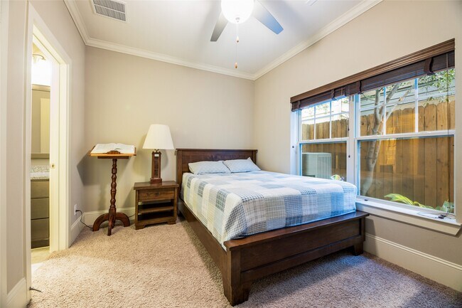 Photo - 769 Waverly St