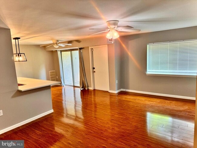 Building Photo - 12307 Braxfield Ct Unit 3 Rental