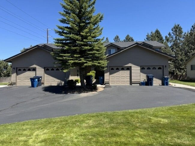 Building Photo - sa744 Unit 1