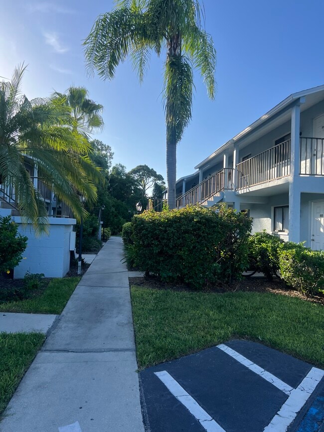 Building Photo - 28121 Pine Haven Way Unit 110