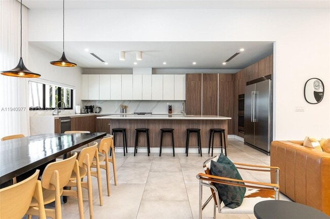 Photo - 2560 NE 199th St