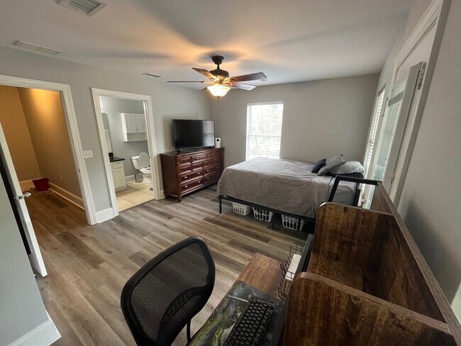 Photo - 502 Myers Park Ln