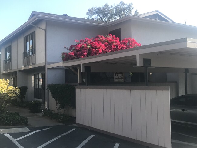 Covered parking attached to patio - 9659 Easter Way Casa Adosada