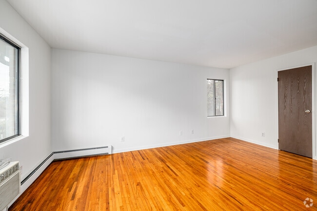 2BR, 2BA - 977SF - Primary Bedroom - Lindvale Gardens