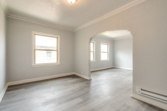 Photo - 2840 S Moreland Blvd Unidad #19