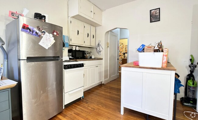 Building Photo - 72 Strathmore Rd Rental