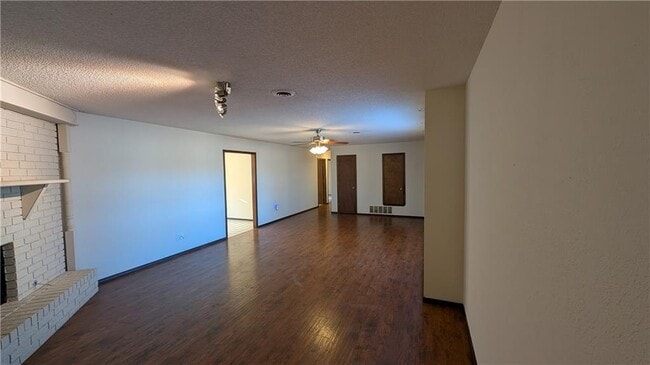 Photo - 2225 E Jonquil Rd