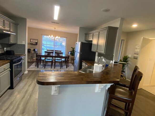 Photo - 2022 Balsam Way