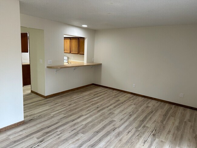 Photo - 3 bedroom, 3.5 bathroom, remodeled Southsi...