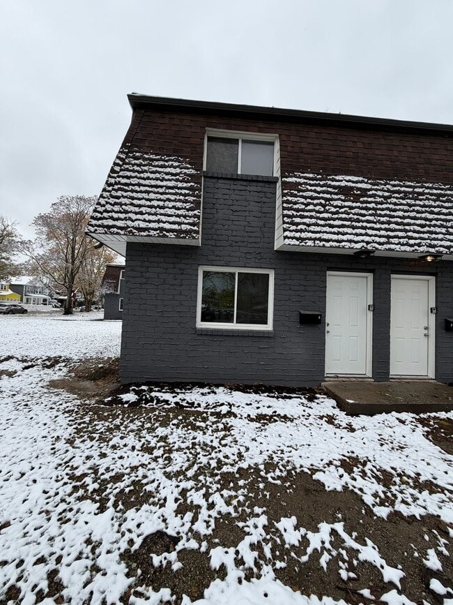 Building Photo - 1530 Genessee Ave Unit A