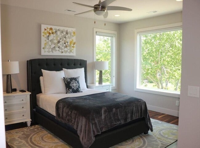 Photo - 927 13th Ave S