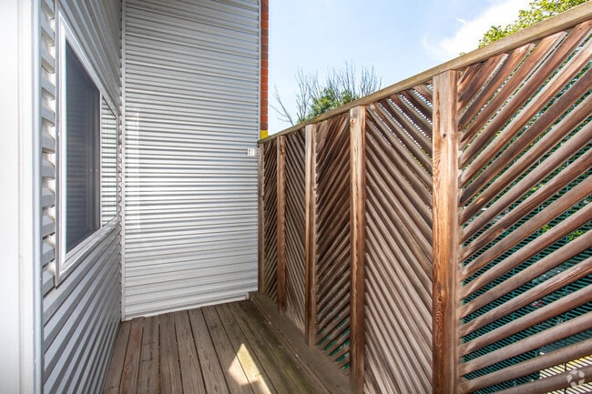 2BR, 2.5BA - 1,540 SF