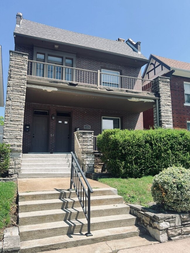 Building Photo - 5783 McPherson Ave Unit 2FL
