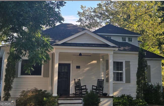 Building Photo - 1579 Vesta Ave