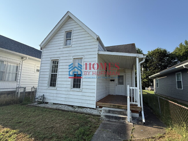 Building Photo - Three Bedroom | Updated | EHA Accepted Rental
