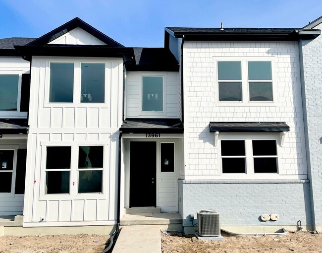 Building Photo - Beautiful Townhome at Mountain Ridge!
