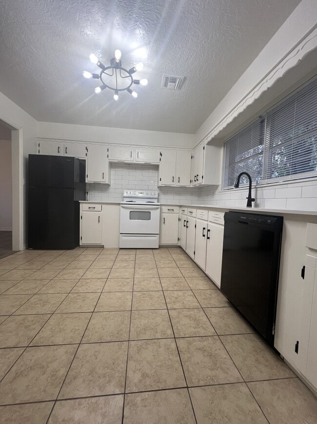 Photo - 1616 Chautauqua Ave