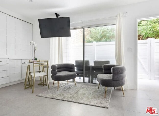 Building Photo - 8787 Shoreham Dr Unit B1 Rental
