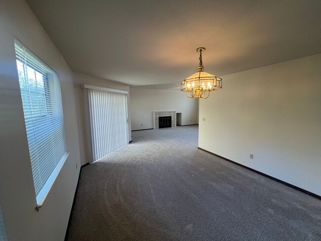 Photo - Spacious 3 bed 2.5 bath home in Mountain View. Must see!