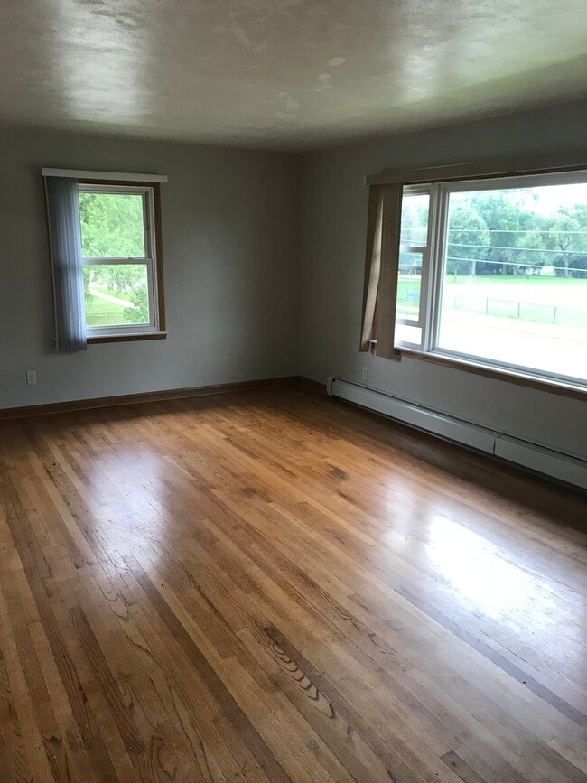 Building Photo - 1035 N Bristol St Unit #4 Rental