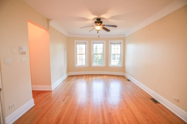 Photo - 2050 W Summerdale Ave Unit 2