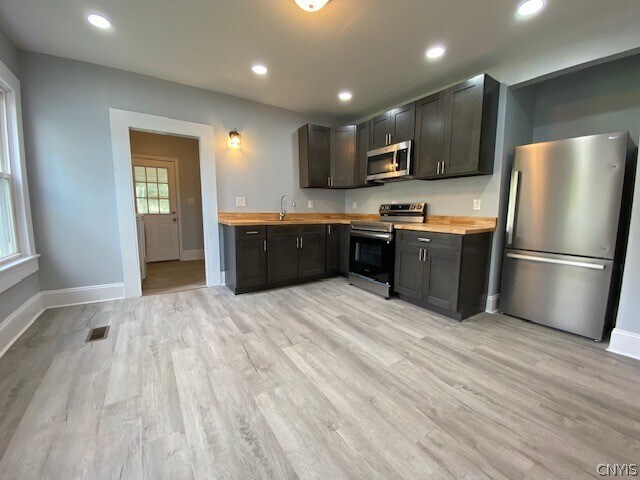 123 Barlow St