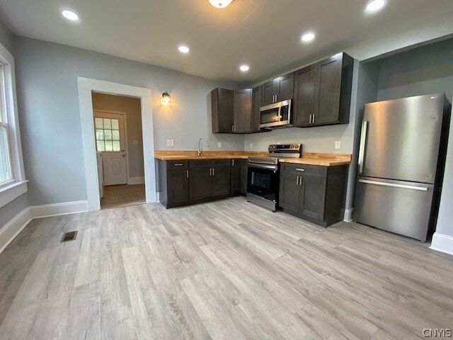 Photo - 123 Barlow St