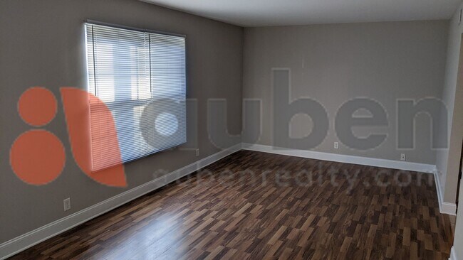 Photo - 4 Bedroom 1 Bathroom! Pet Friendly!