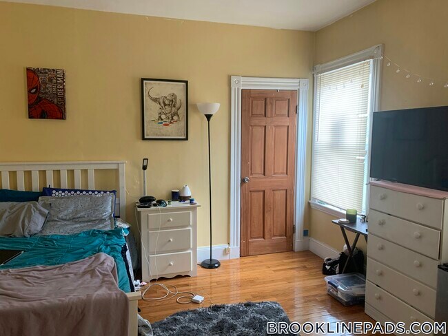 46 Aspinwall Ave Unidad 2