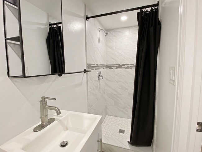 Photo - 3009 Vancouver Ave