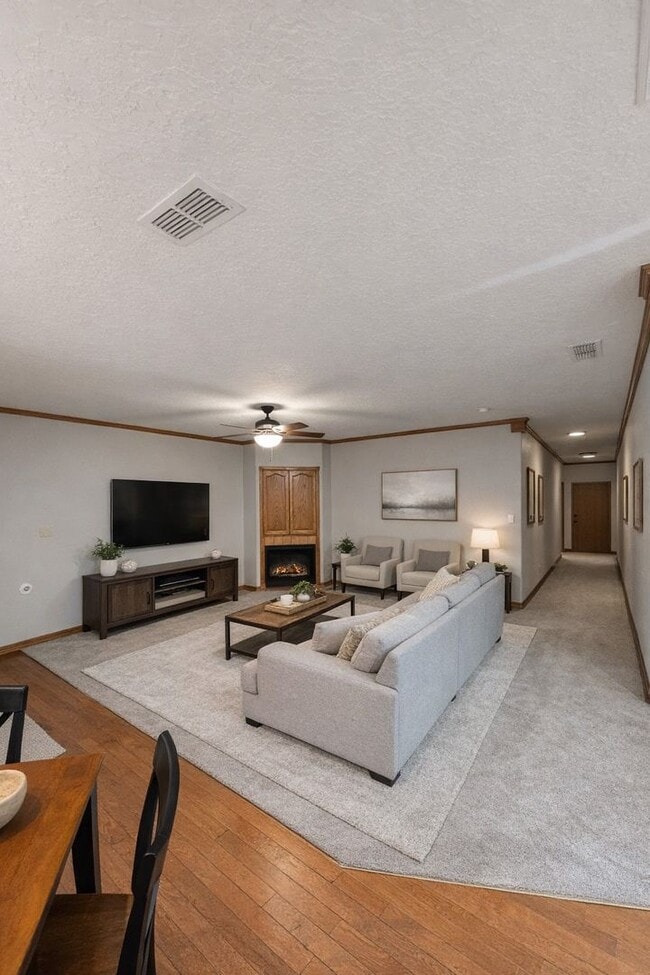 Photo - Beautifully Landscaped 3 bedroom, 2 bathroom Home in Desirable Oakwood Manor!  Pets Welcome!