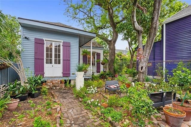 Photo - 2021 Burgundy St