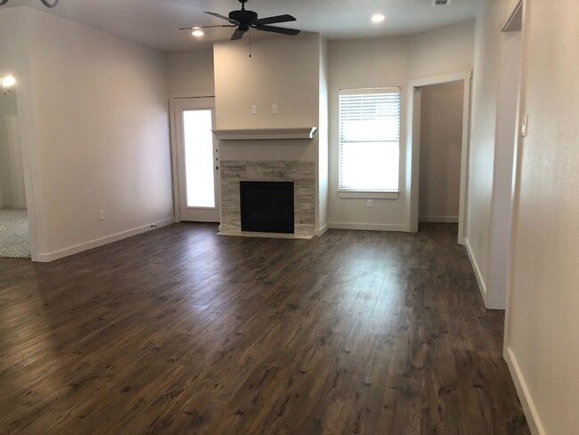 Photo - Beautiful well-maintained townhome