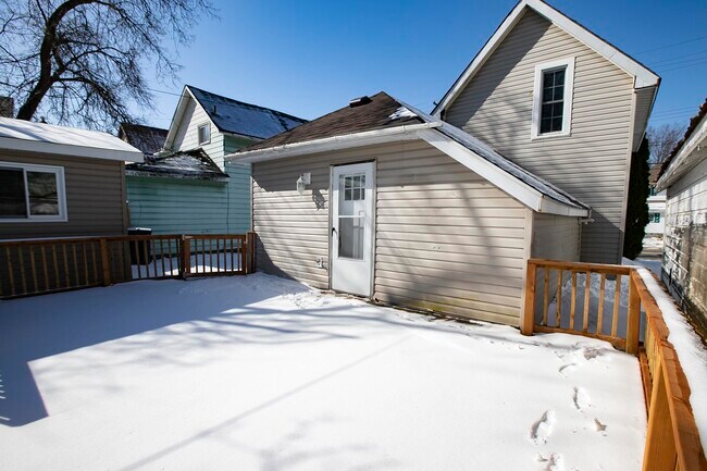 Photo - Spacious 3 Bed / 1 Bath Home in Sault Ste. Marie – $2,099/month + Utilities Unité 1