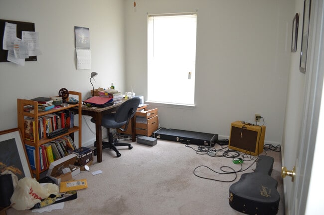 Building Photo - Charming 2-Bedroom Duplex in Prime Harriso...