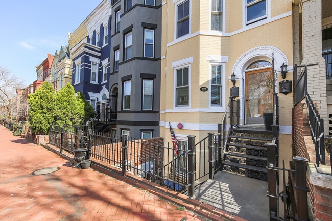 Capitol Hill PENTHOUSE with 2 Decks, Off S... - Capitol Hill PENTHOUSE with 2 Decks, Off S...