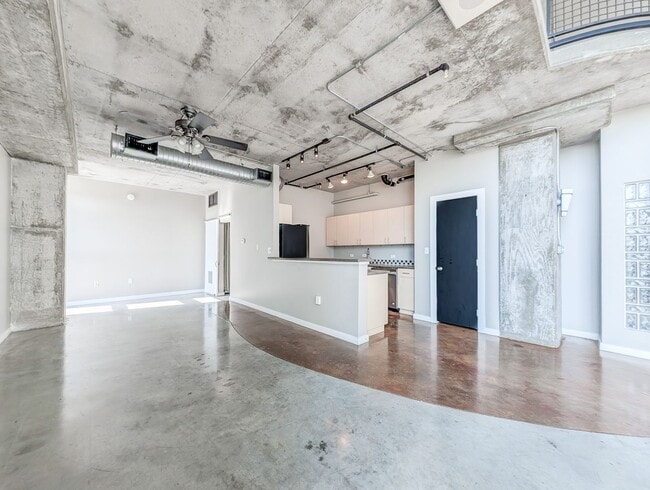 Photo - 2000 Bagby St