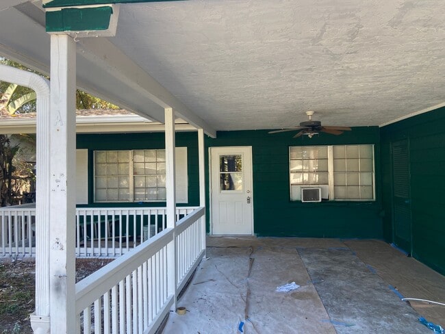 Building Photo - 2 Bed, 1 Bath Home! Unit 5007 19th St W