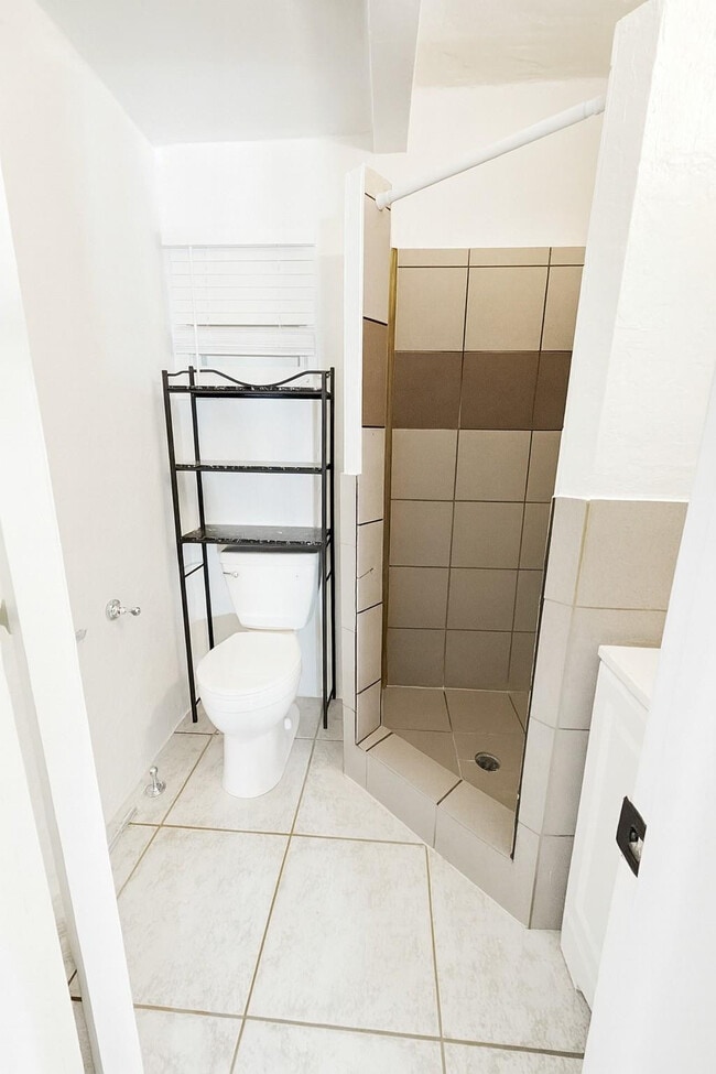 Photo - 1100 NE 12th Ave Unidad 9