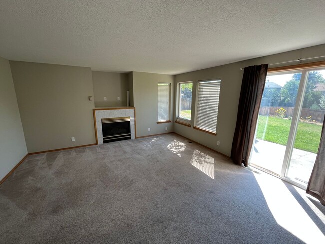 Photo - Large 3 Bed/2.5 Bath Located in Providence Neighborhood