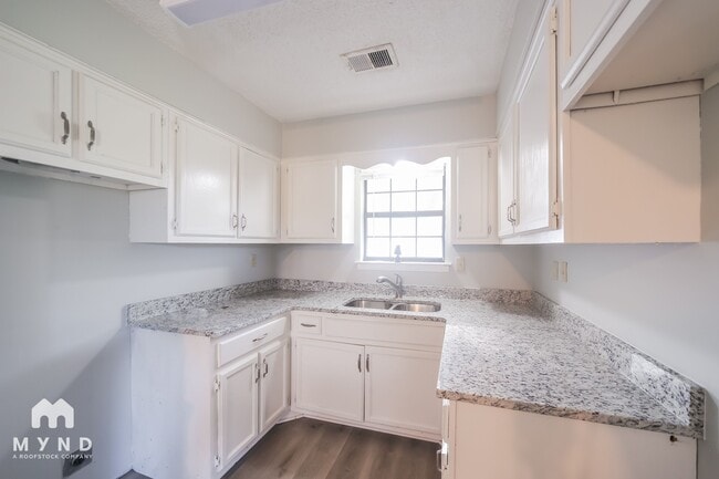 Photo - 7260 Northbrook Dr