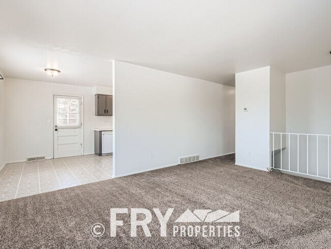 Photo - 3bed/1bath Half Duplex in Westminster Unidad 3602