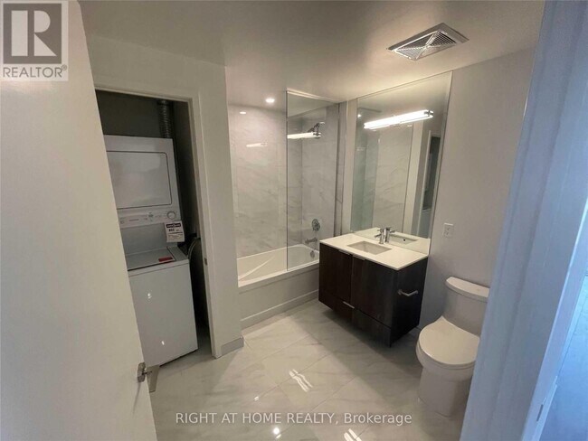 Photo - 15 Queens Quay E Unit 1307